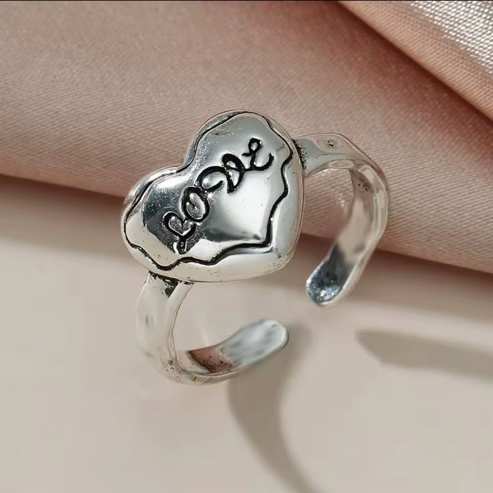 Chic  925 Silver Love Heart Ring